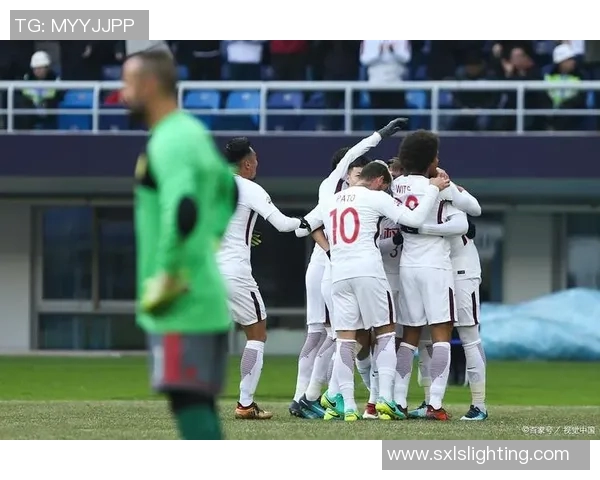 足球明星带球风采展现精彩瞬间与激情四溢的比赛场景